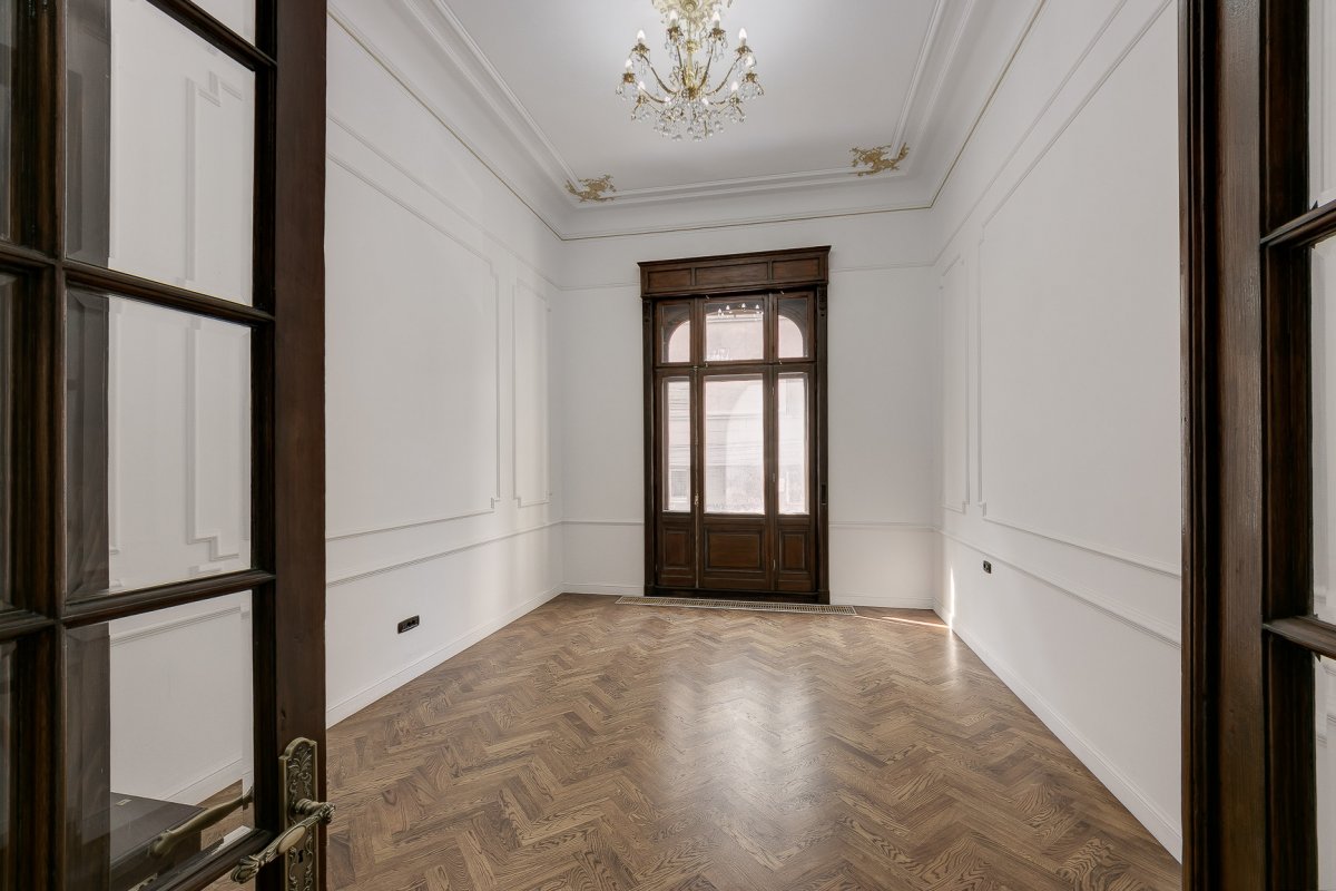 Vila Interbelica cu 11 locuri Parcare -Gama Premium- Zona Universitate