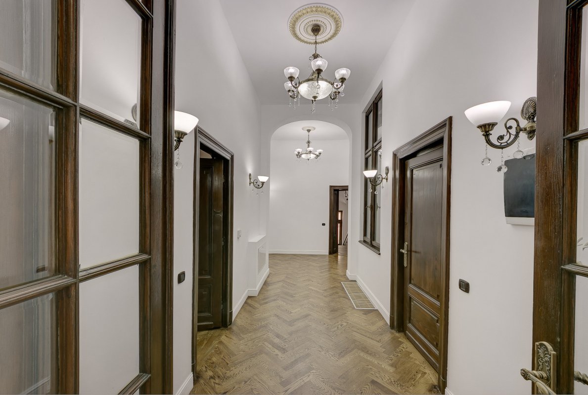Vila Interbelica cu 11 locuri Parcare -Gama Premium- Zona Universitate
