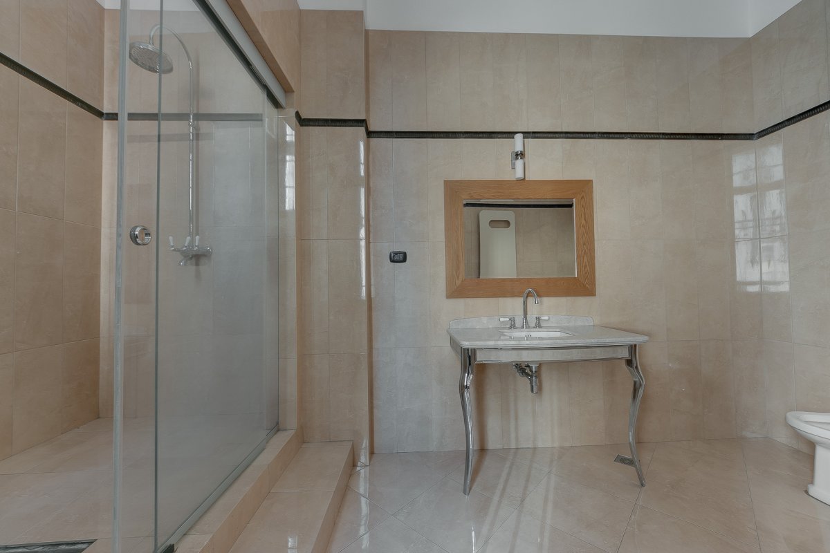 Vila Interbelica cu 11 locuri Parcare -Gama Premium- Zona Universitate