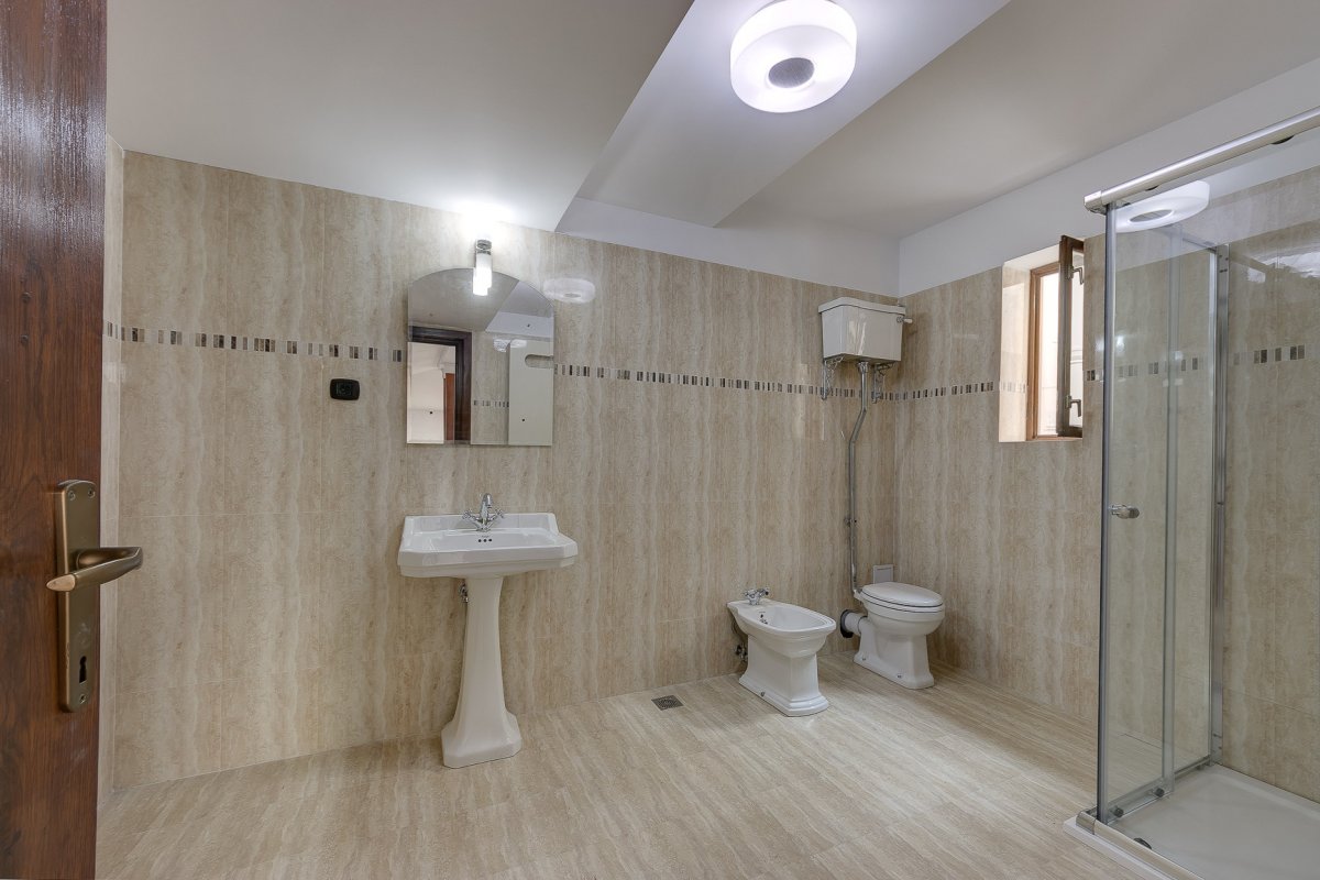 Vila Interbelica cu 11 locuri Parcare -Gama Premium- Zona Universitate