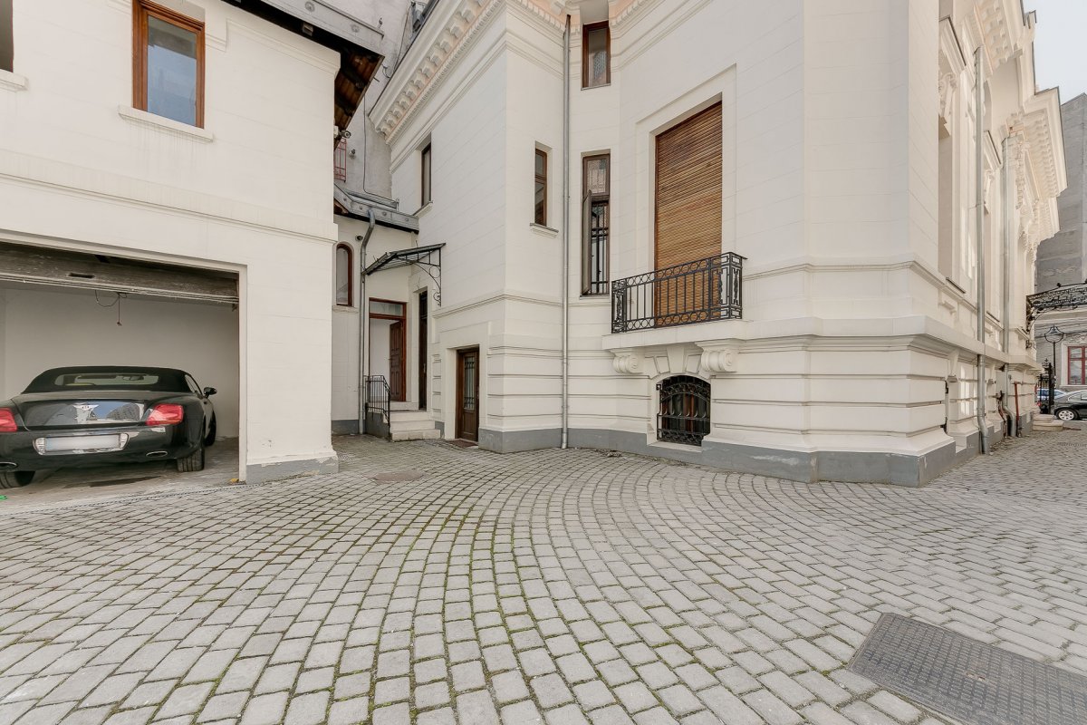 Vila Interbelica cu 11 locuri Parcare -Gama Premium- Zona Universitate